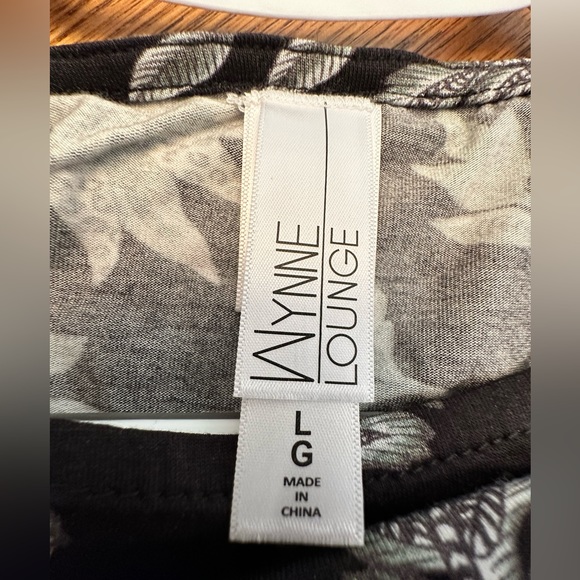 Wynne Lounge Black and White Floral Long Sleeve Women’s Size Large - Picture 2 of 6